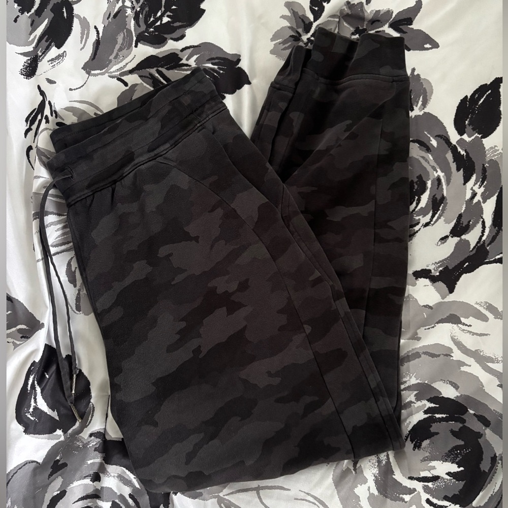 Lululemon scuba jogger sweatpants 8